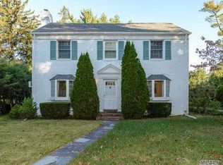 59 Parkwoods Rd, Manhasset, NY 11030