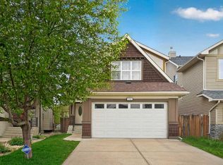 284 S Royal Oak Cir NW, Calgary, AB T3G 6A4
