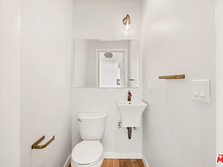 3921 Clayton Ave — Photo 13