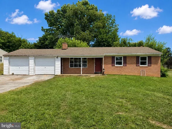 17518 Green Meadow Ln, Hagerstown, MD 21740