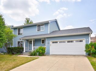 5028 Coachlight Dr, West Des Moines, IA 50265
