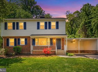 10705 Oak Pl, Fairfax, VA 22030