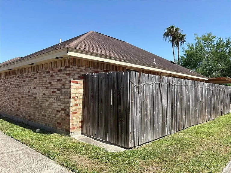 1901 W Western Dr #2 — Photo 13