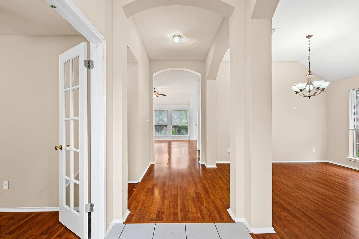 Building Photo - 716 Meadow View Dr