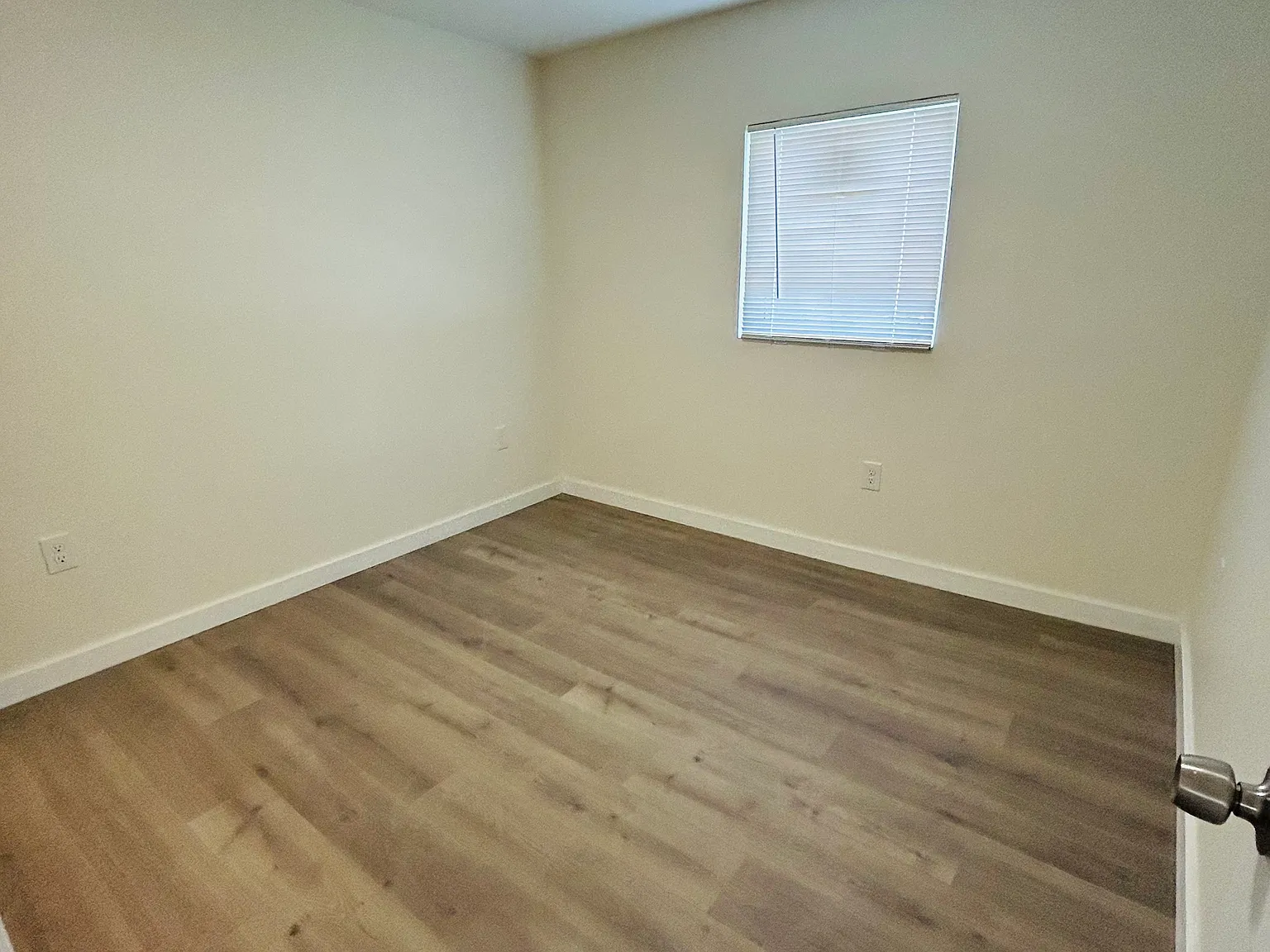 2 bed, 850 sqft, $2,200 — Photo 3