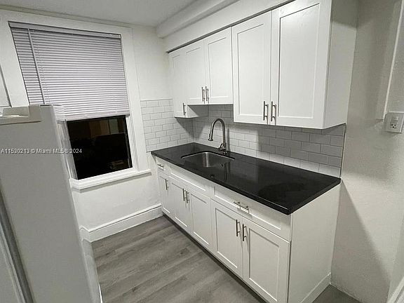 4th image of 7149 Bay Dr APT 15