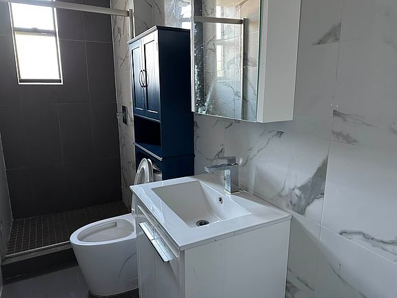 5th image of 204 E 112th St APT 51