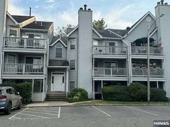34 Boulder Run Rd, Paterson, NJ 07501