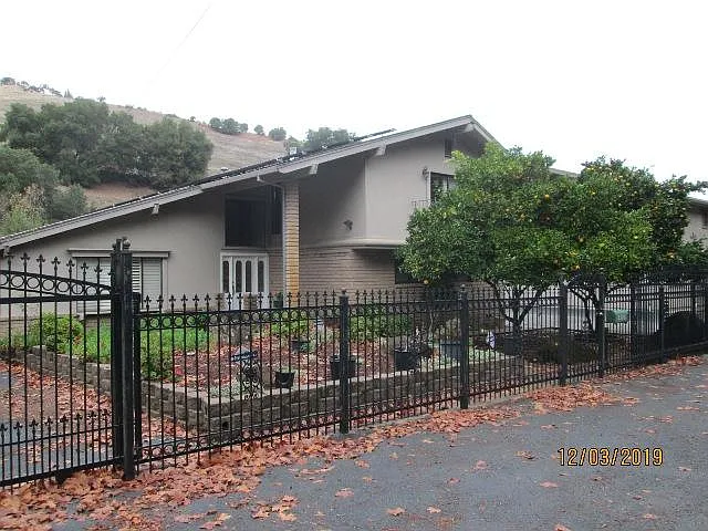 1450 Franklin Canyon Rd photo 1