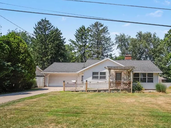 1017 Pearl St, Belding, MI 48809