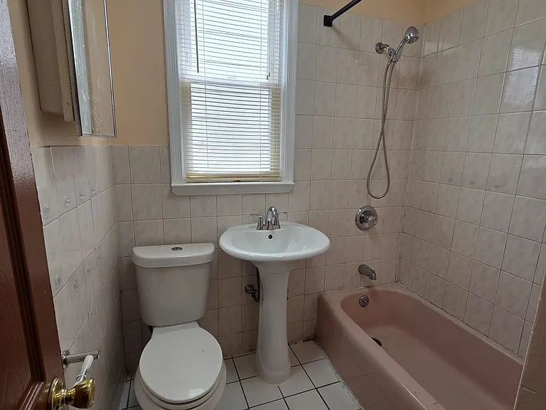 364 Woodlawn Ave #2 — Photo 16