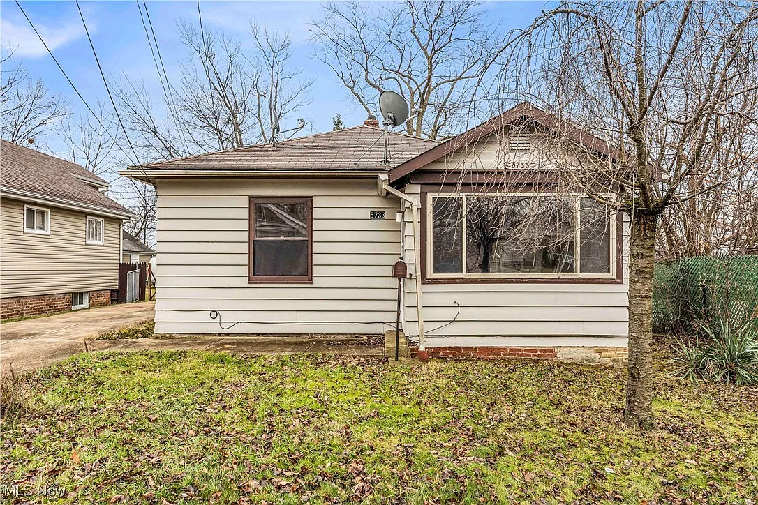 5733 Longwood Ave photo 1