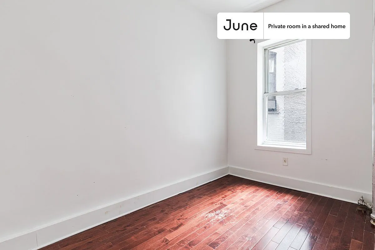 Full bedroom in 3 bed/1 bath home in Central Harlem #1681 A — Photo 2