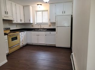 740 Brandon Ave APT 2, Hiawatha, IA 52233