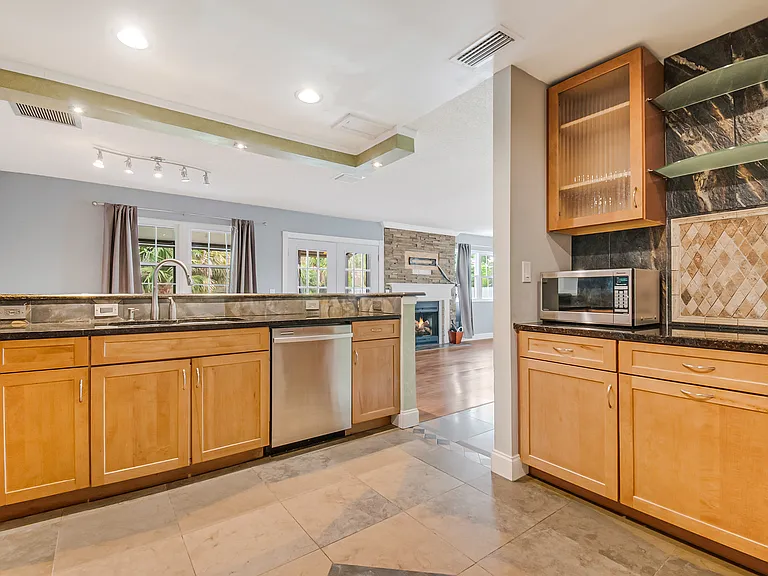 1025 Wentworth Ct — Photo 11