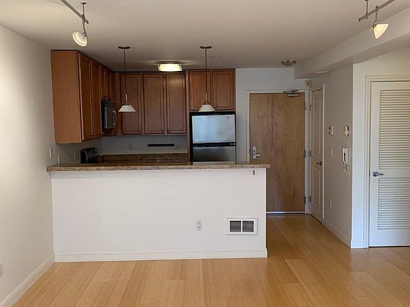 4th image of 475 Tehama St Unit 201