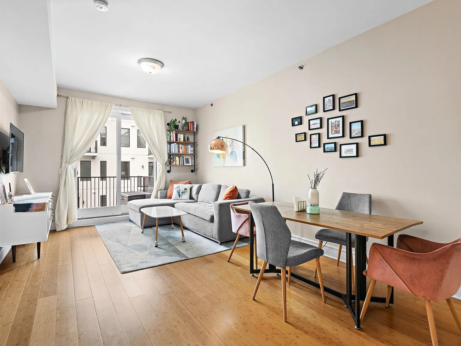 1 bed, 1.0 bath, 800 sqft, $3,600 — Photo 1