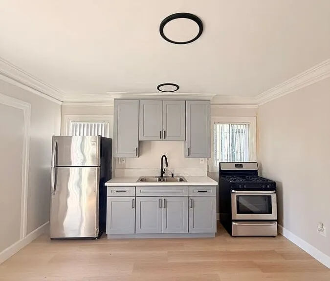 1005 N Berendo St #1 — Photo 3