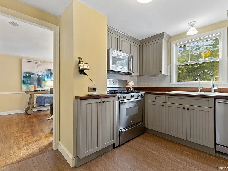8 S Bedford Rd — Photo 13