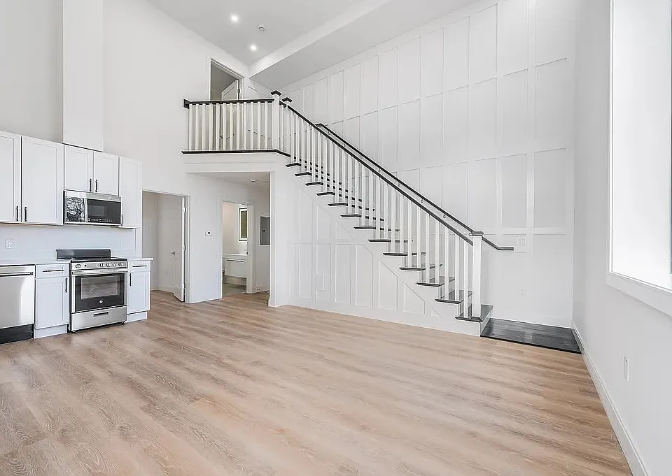 536 Broadway #201