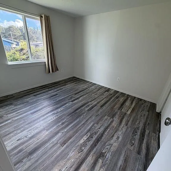 1661 Lund Ave — Photo 8