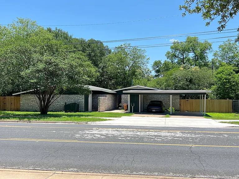 2305 Western Trails Blvd #A — Photo 16