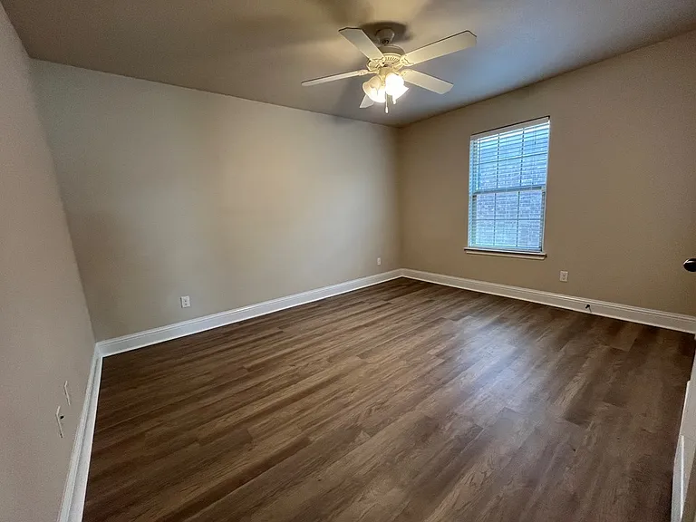 1008 Rangers Ct — Photo 8