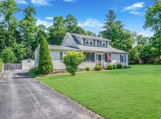 85 Ridgeway Ave, Setauket, NY 11733