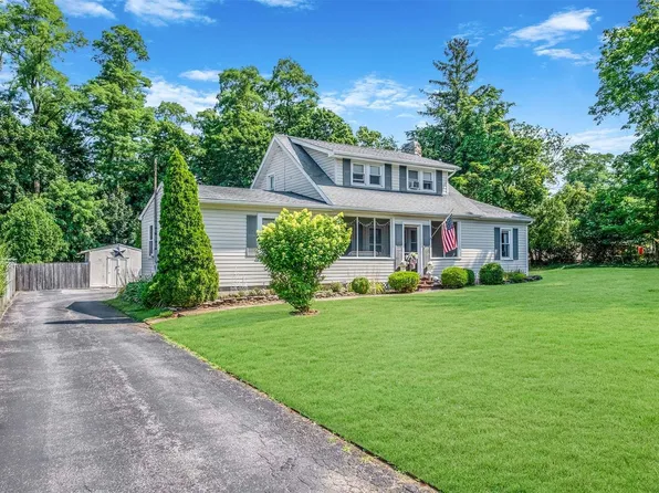 85 Ridgeway Avenue, Setauket, NY 11733