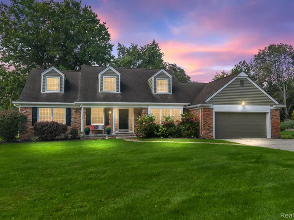 31961 Robinhood Dr, Beverly Hills, MI 48025