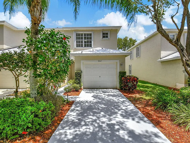 9917 Porta Leona Ln — Photo 4