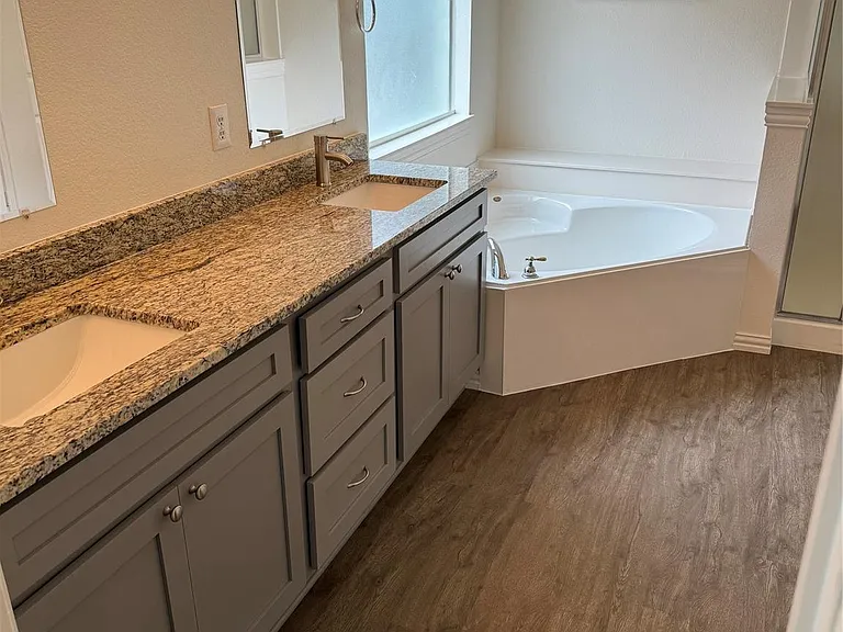 1612 Sweetbay Dr — Photo 3