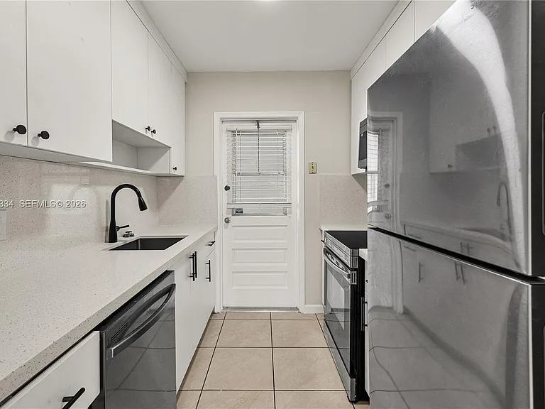 5420 Hollywood Blvd #203 — Photo 4