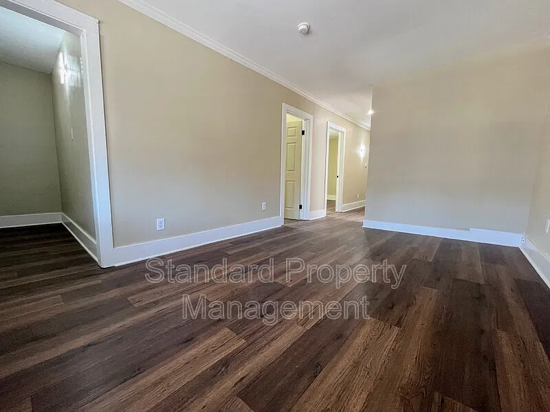 501 PLymouth Ave — Photo 2