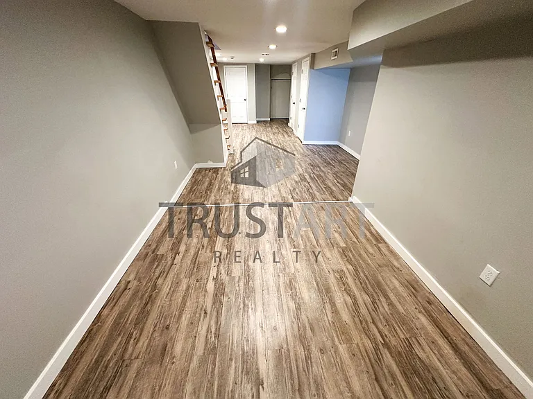 2406 E Allegheny Ave — Photo 18