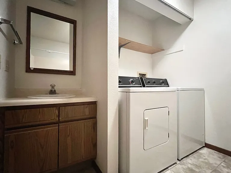 1057 Apple Ave — Photo 10