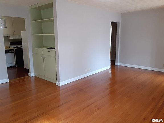 4th image of 210 S Dixon Ave