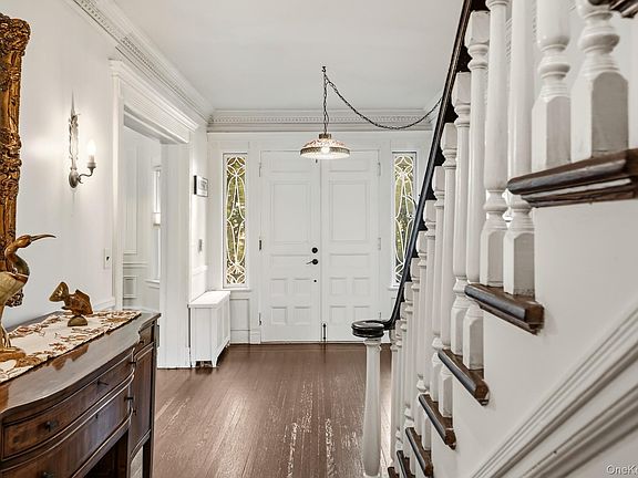 4th image of 8 Bolton Place