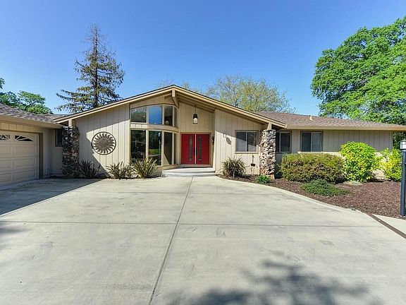 2nd image of 2208 Peggy Ln