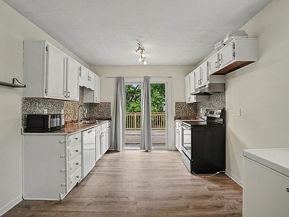 5th image of 126 Five Oaks Dr