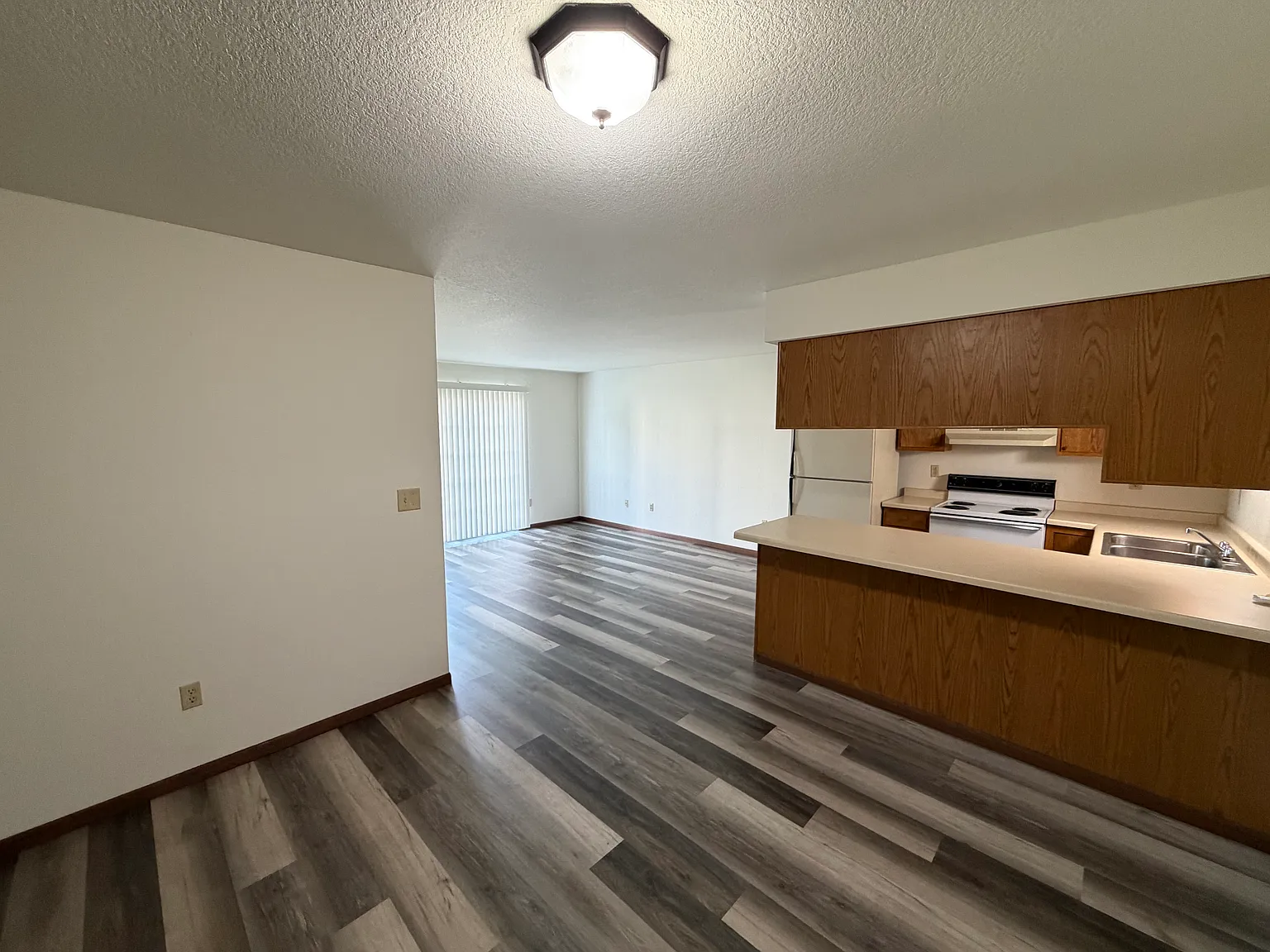 2 bed, 900 sqft, $1,200 — Photo 4