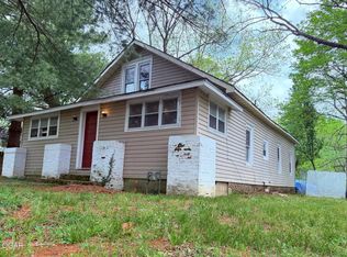 201 E 2nd St, Pineville, MO 64856