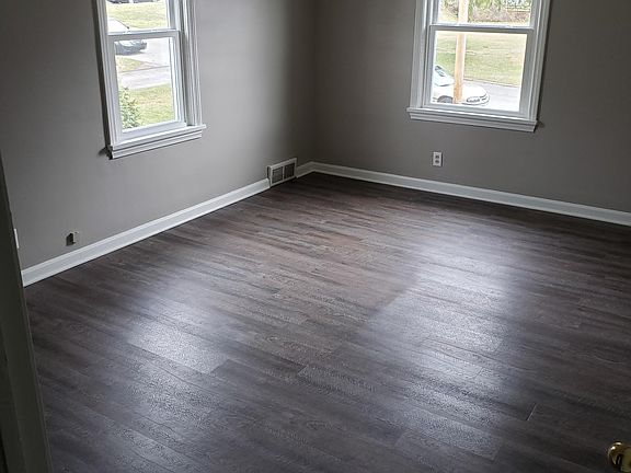 4th image of 323 Fairlawn Ave #323