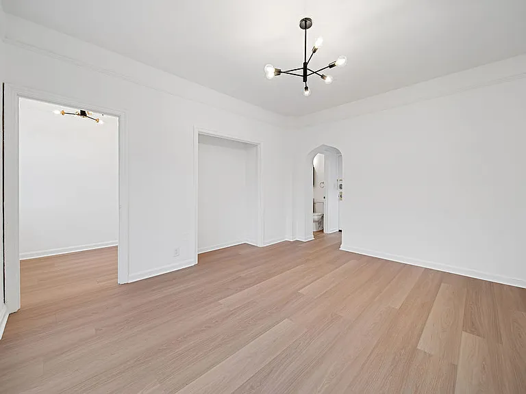 1530 Gough — Photo 6