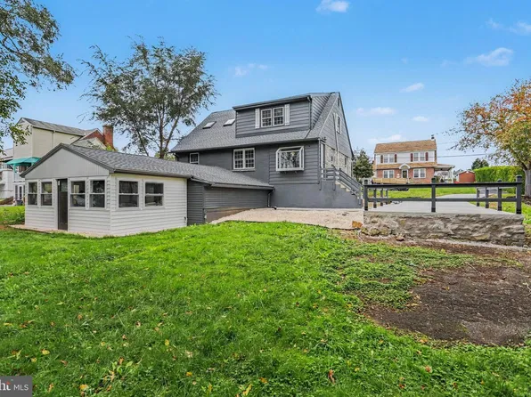 214 Hillcrest Rd, New Holland, PA 17557