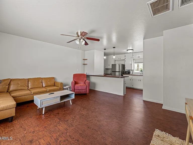 209 Sylvan Rd — Photo 2