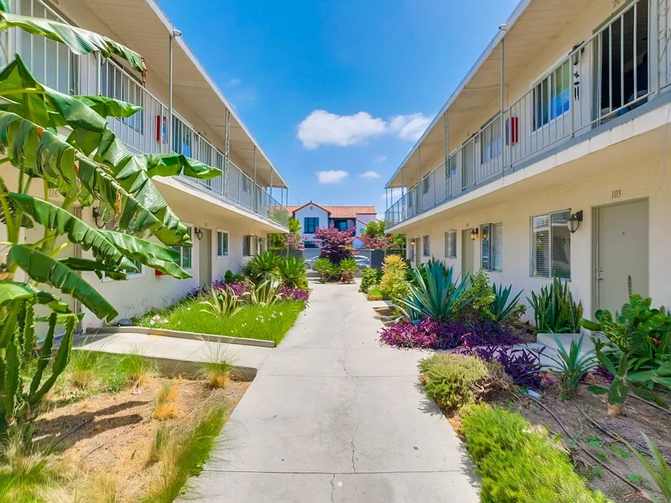 Charming Courtyard Apartments in West Adams Secure, Walkable & Centrally Located