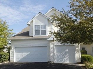 303 Canterbury Ct, Oswego, IL 60543