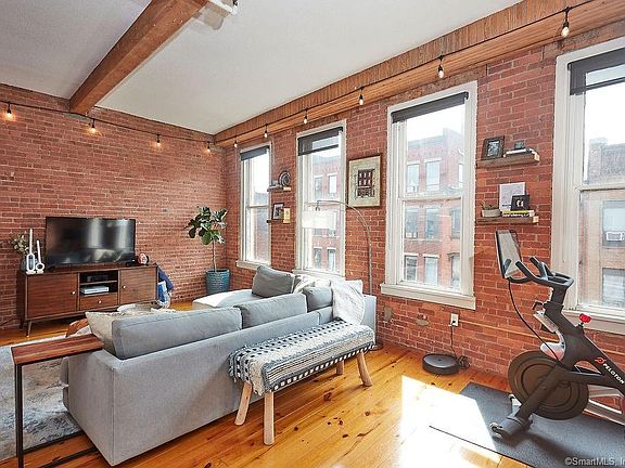 4th image of 83 Washington St #3G