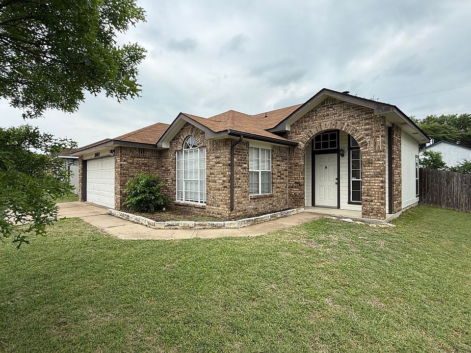2nd image of 2401 Woodlands Dr